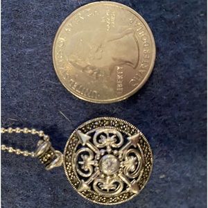 Necklace silver tone